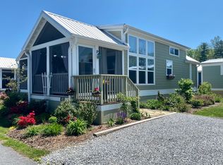 43 Skipping Stone Ln, Flat Rock, NC 28731