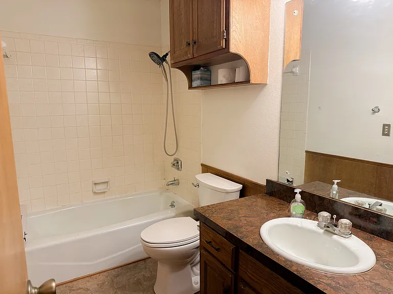 1211 N Manning St — Photo 6