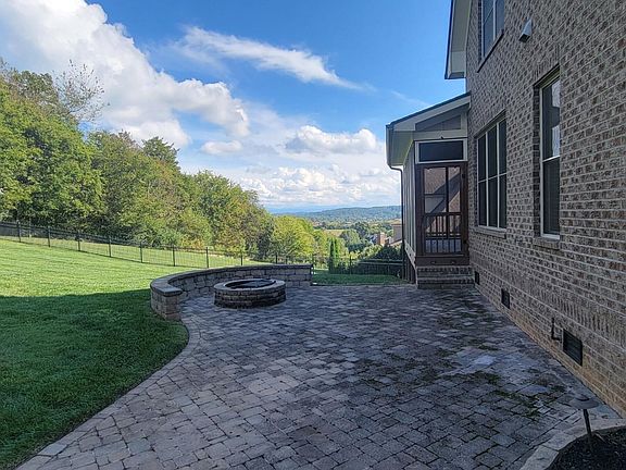 4th image of 550 Stone Villa Ln
