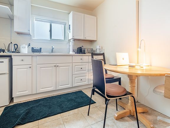 5th image of 245 Hawthorne Ave #1