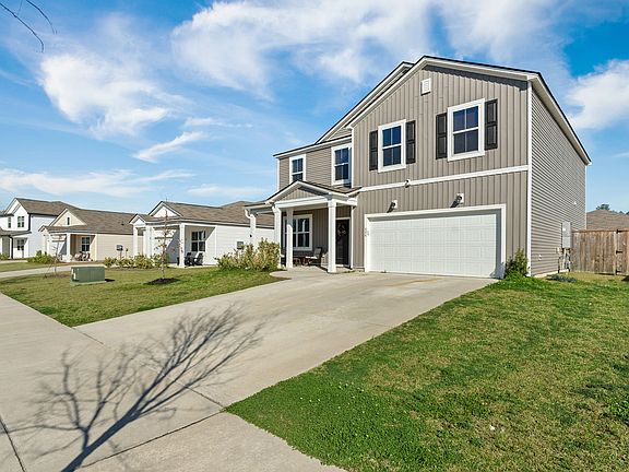 3rd image of 606 Fisher Ln