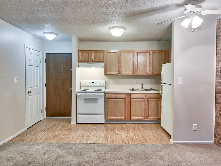 Colony Terrace Apartments — Photo 11