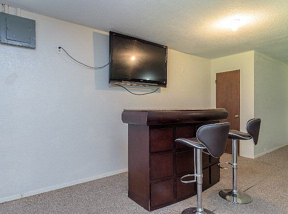 5th image of 109 E Hibiscus St