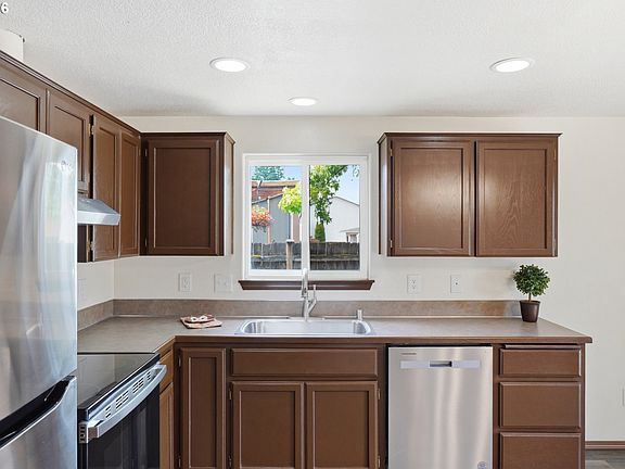 5th image of 13310 NE 88th Cir