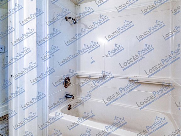 4_Bathroom