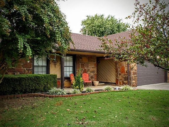 2nd image of 608 S Indianwood Ave
