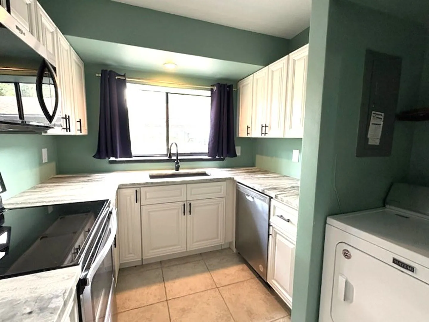 Beautiful Townhome in Fair Oaks! — Photo 4