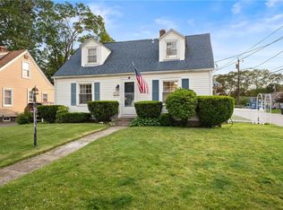 3 Arrow Ave, Warwick, RI 02886