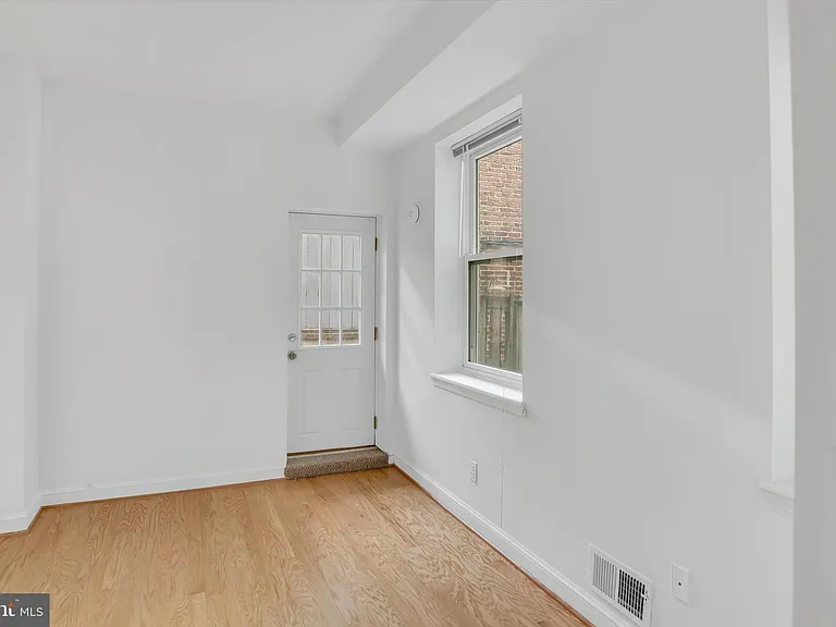 805 S Charles St — Photo 12