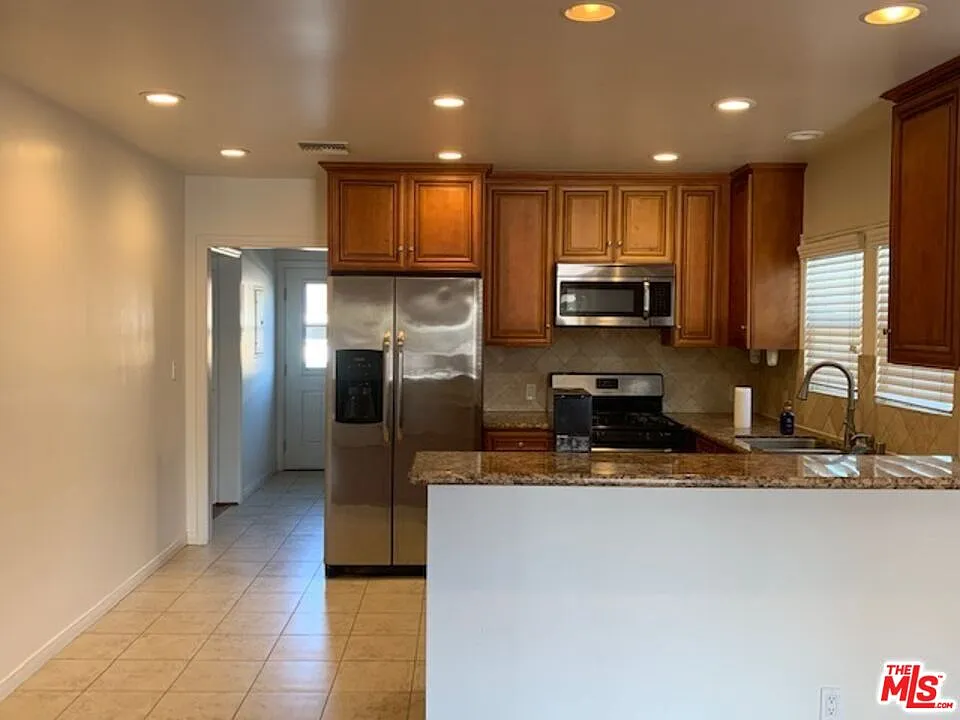 1 bed, 1.0 bath, 2134 sqft, $1,050 — Photo 4