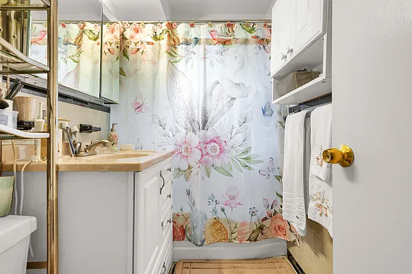 Sold by Horowitz Real Estate | media 11