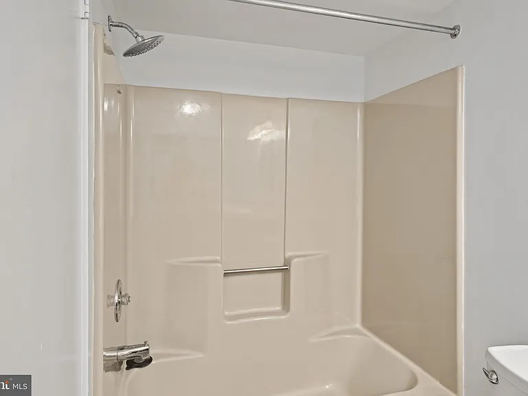 2204 Sandra Rd — Photo 38
