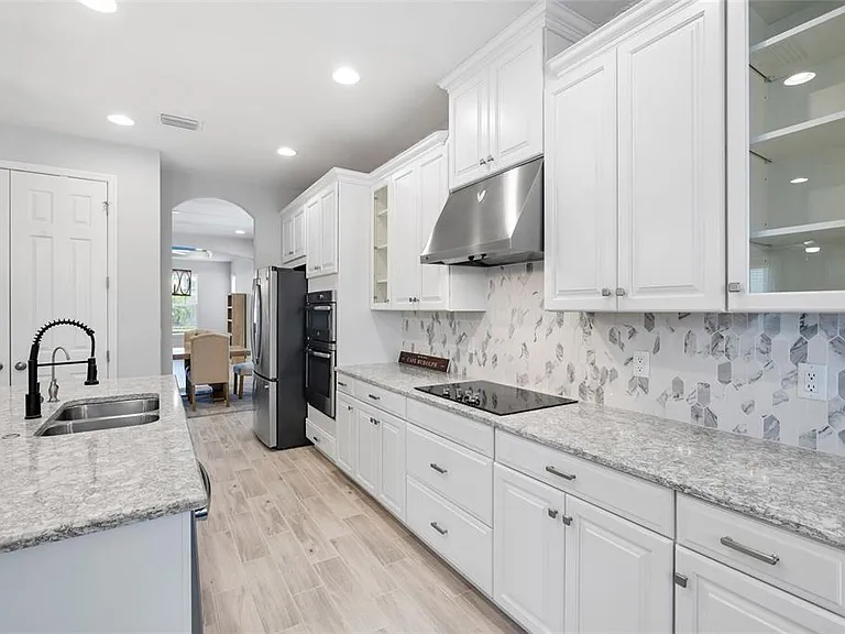 8029 Clementine Ln — Photo 17