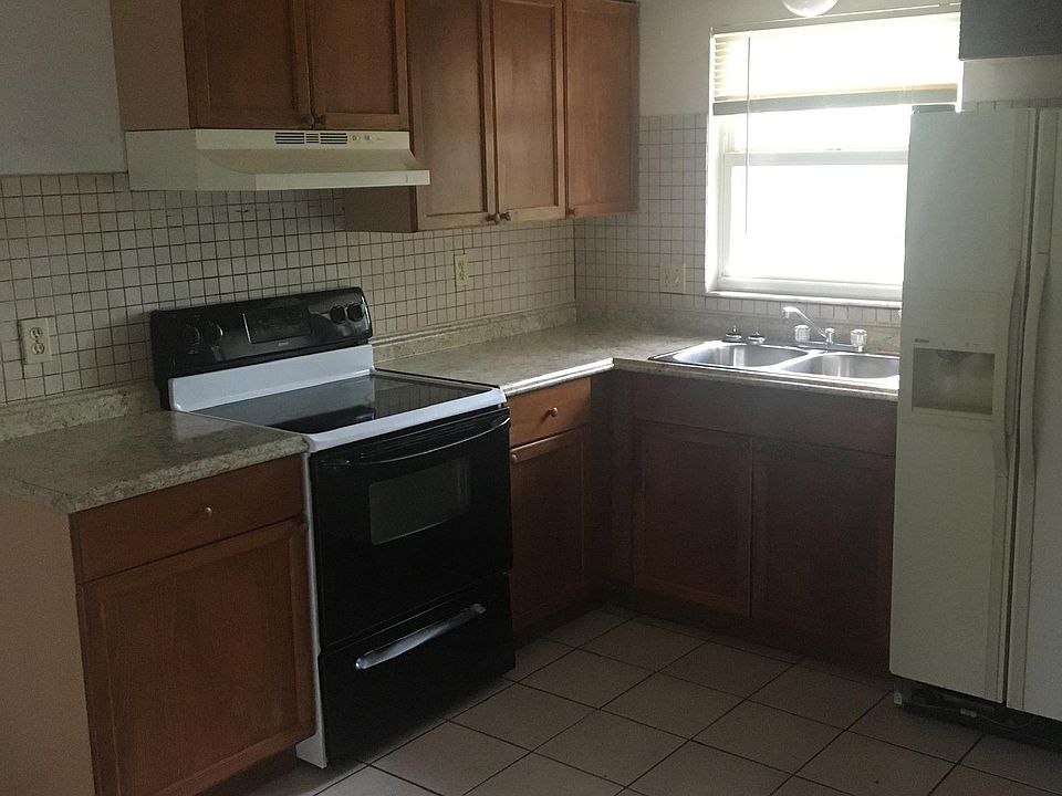 1st image of 1016 Lake Palms Dr #1
