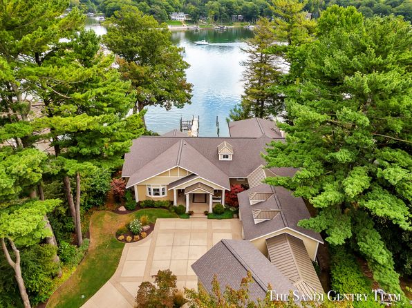 18210 Lovell Rd, Spring Lake, MI 49456