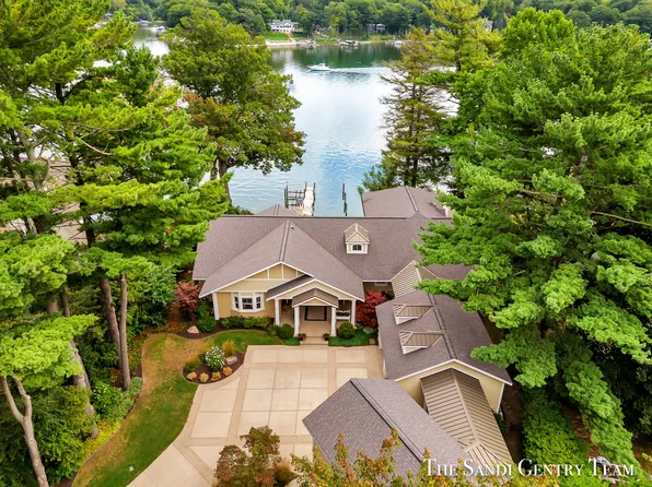 18210 Lovell Rd, Spring Lake, MI 49456
