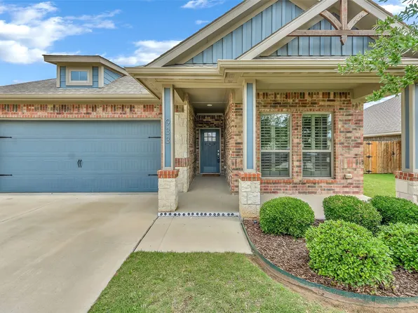 933 E 5th St, Springtown, TX 76082