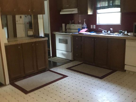 5th image of 210 Spencer Dr