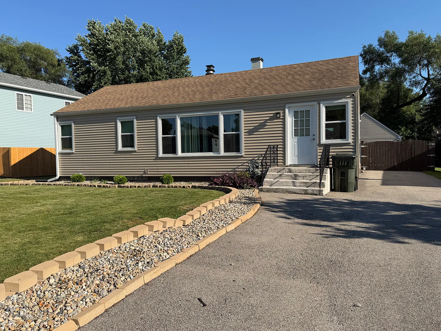 3 bed, 1008 sqft, $2,900 — Photo 1