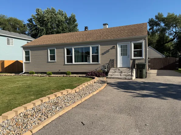 419 Crystal Ave, South Elgin, IL 60177