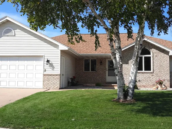 420 Appletree Ln, Little Chute, WI 54140