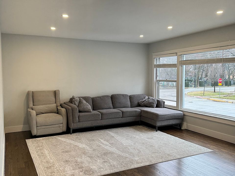 1st image of 6752 E Prairie Rd #1