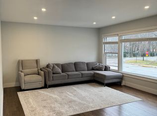 6752 E Prairie Rd #1, Lincolnwood, IL 60712