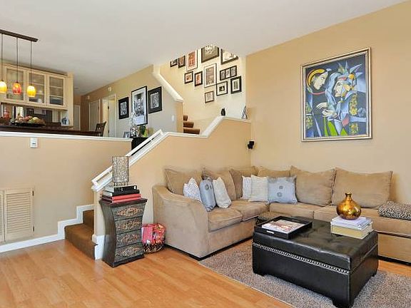 3rd image of 258 Bay Vista Cir