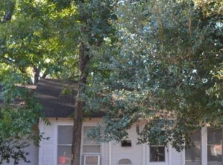 605 E 12th St, Cameron, TX 76520