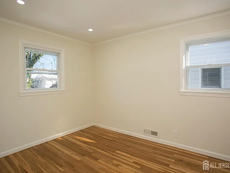 40 Essex Ave — Photo 19