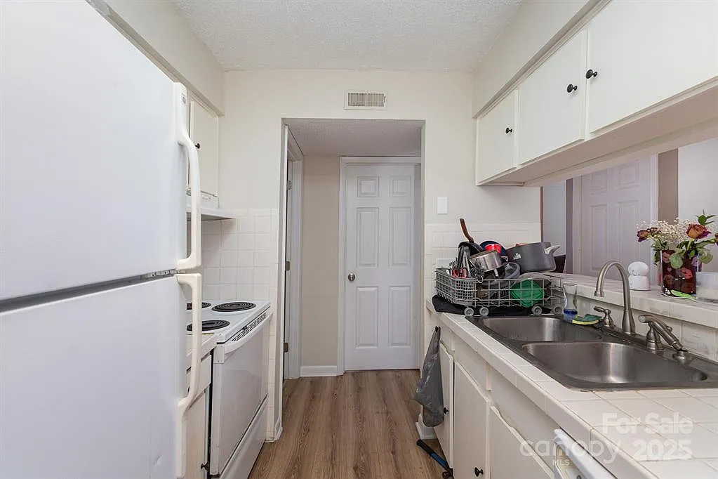 1 bed, 716 sqft, $1,450 — Photo 2