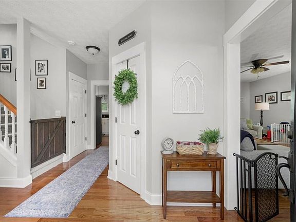 3rd image of 238 Eagle Glen Way