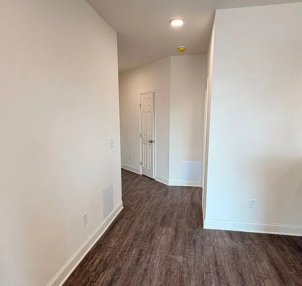 703 E Clay St — Photo 4