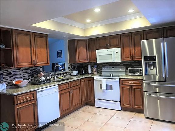 4th image of 719 NW 41st Way