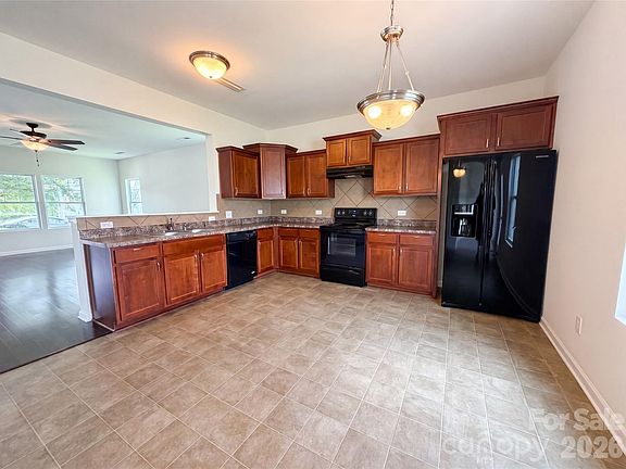 2nd image of 1033 Newton Ave
