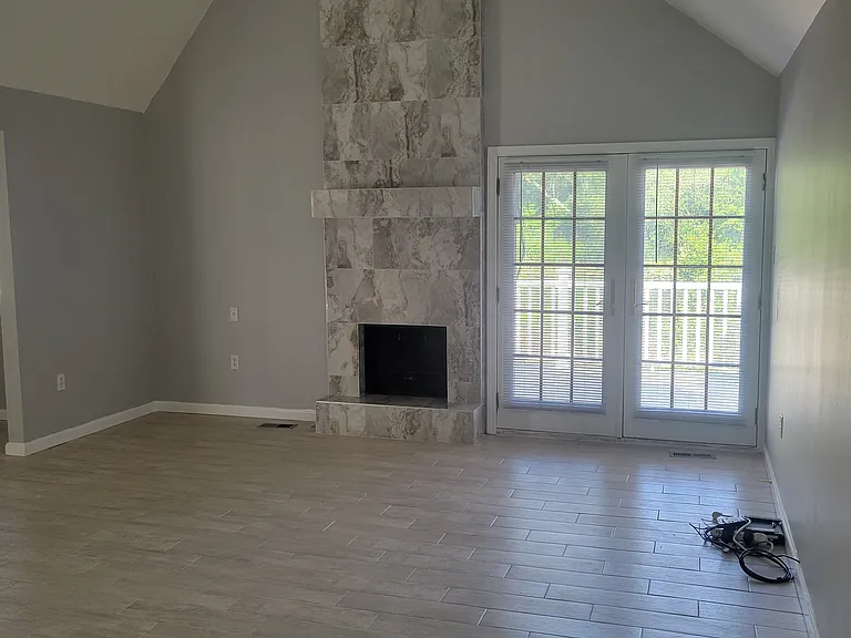 16 Greenfield Dr — Photo 2
