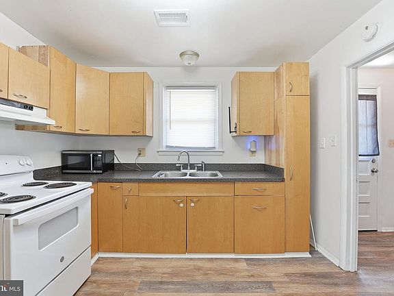 5th image of 4 Jenkins Dr