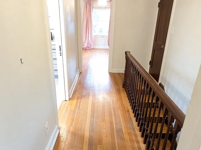 hallway between the bedrooms