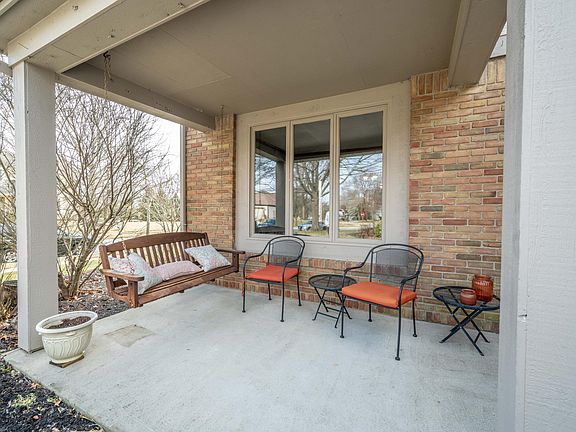 3rd image of 323 Pebble Creek Dr