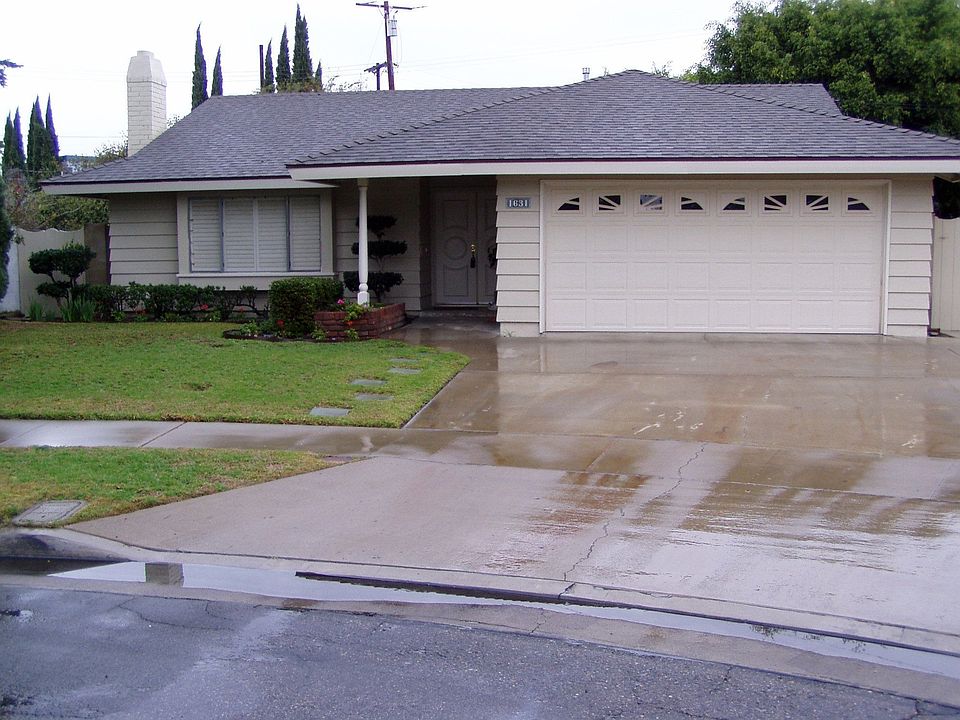 1st image of 1631 E Oak Pl