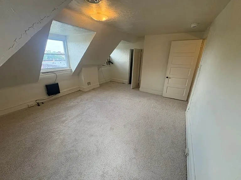 340 N Craig St — Photo 11