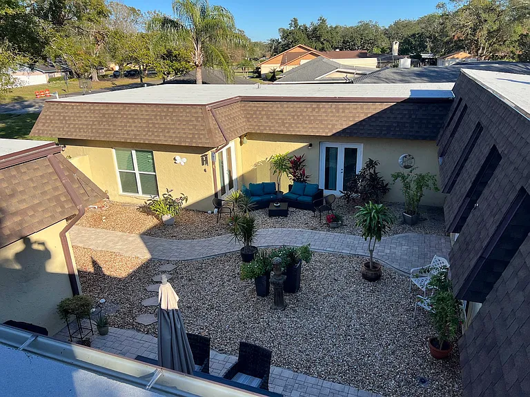 8220 W Crenshaw St — Photo 12