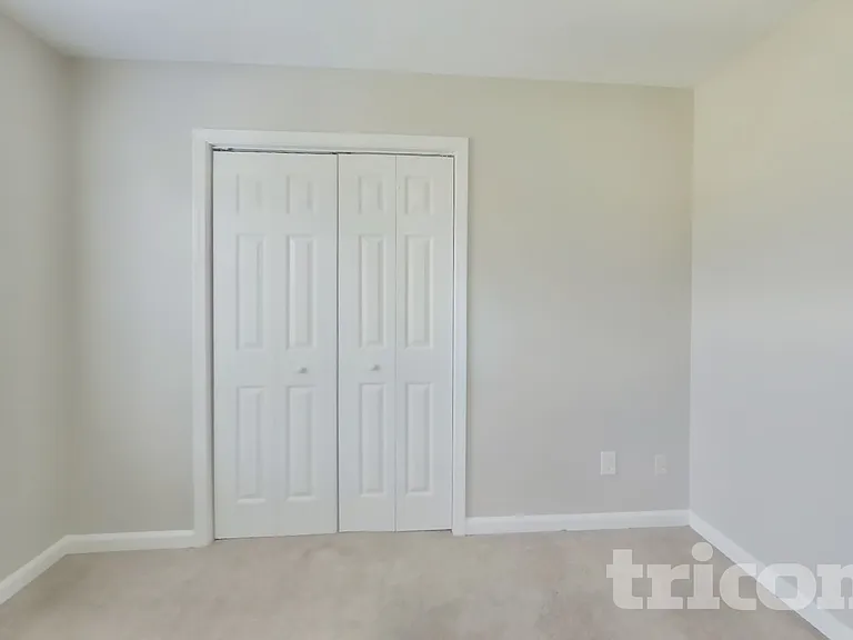 585 Chastleton Dr — Photo 13