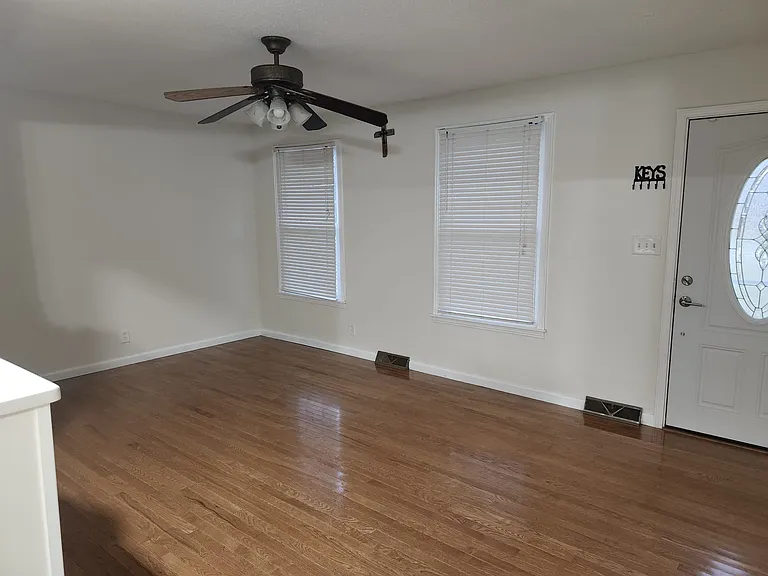 125 Darlene Dr — Photo 2