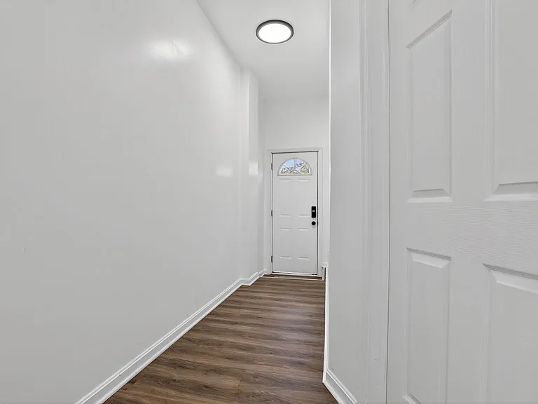 2537 Hollins St — Photo 4