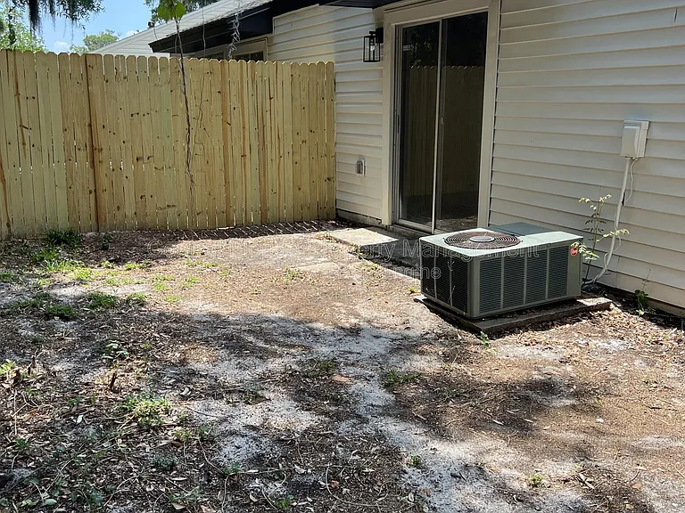916 Robinhood Ct — Photo 23