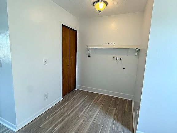4th image of 640 Cross Lanes Dr APT 6