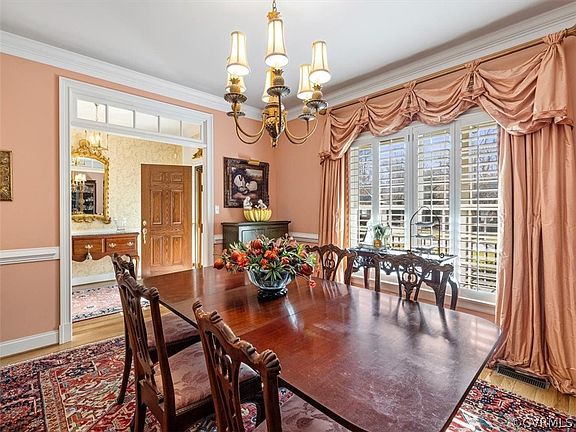 5th image of 151 W Square Ct