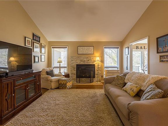 3rd image of 2910 Teal Ct
