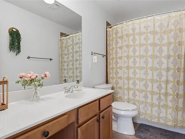 2540 Lansing Ln — Photo 16